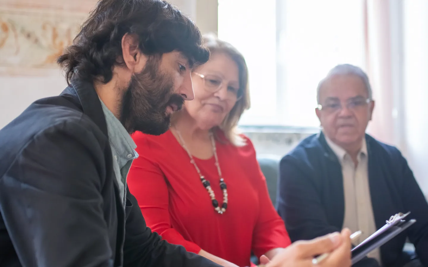 Contacto y consulta migratoria
